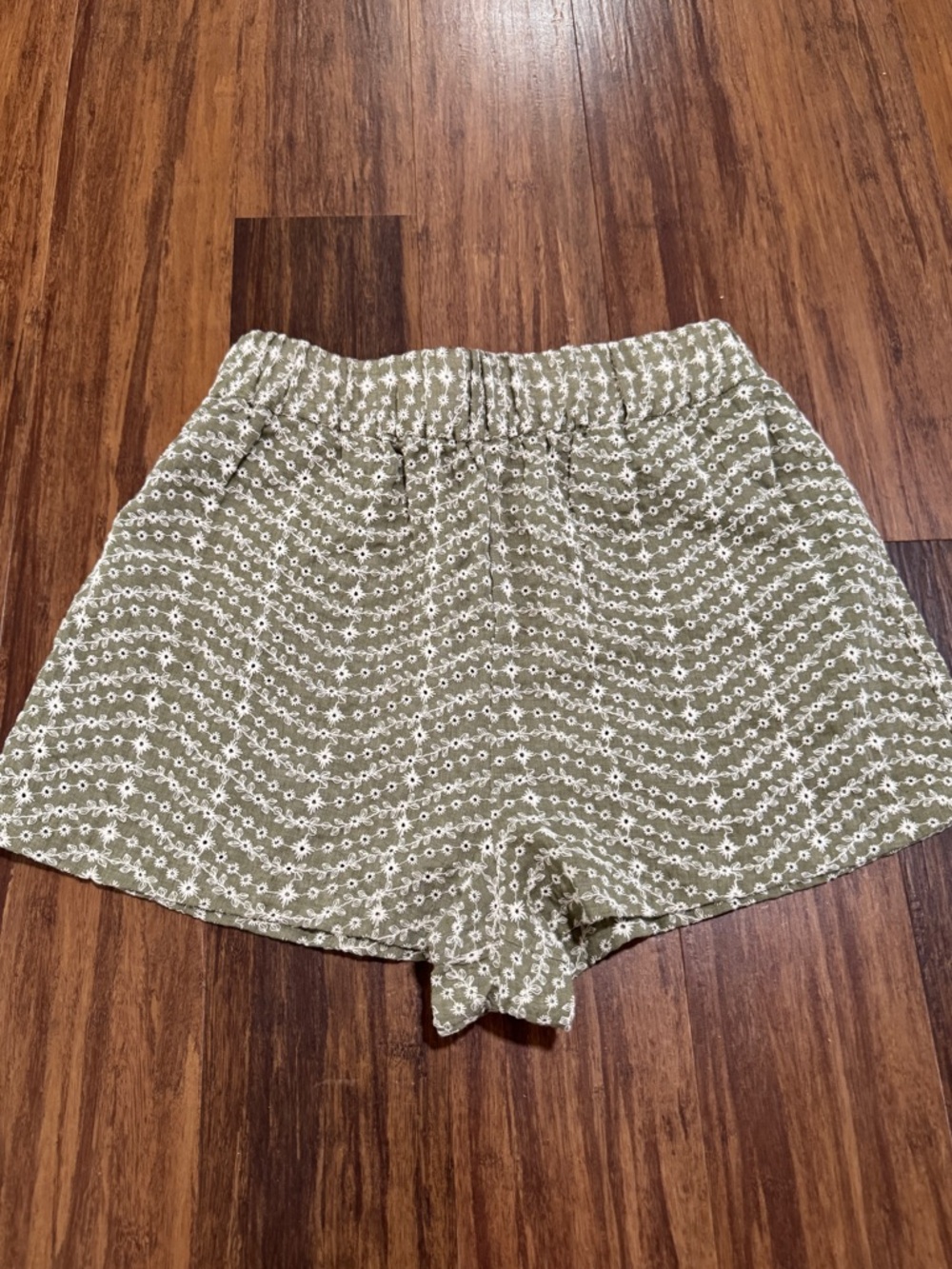 NWT ZARA Green/White Floral Shorts Size S Elastic Waist High Rise Pockets